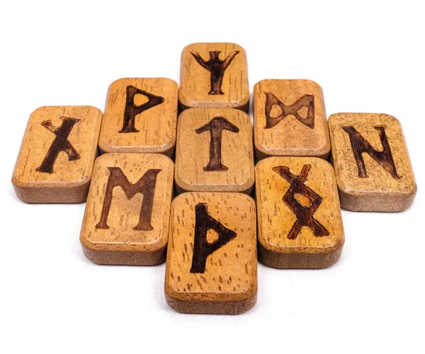 Deluxe Wooden Runes Lo Scarabeo