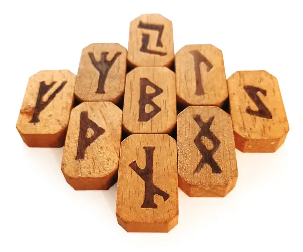 Wooden Runes Lo Scarabeo