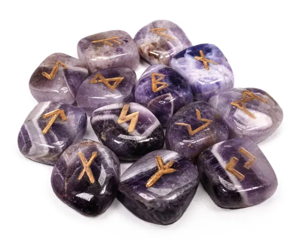 Amethyst Runes Lo Scarabeo